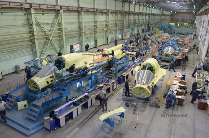 Cận cảnh dây chuyền lắp ráp “xe tăng bay” Su-34.