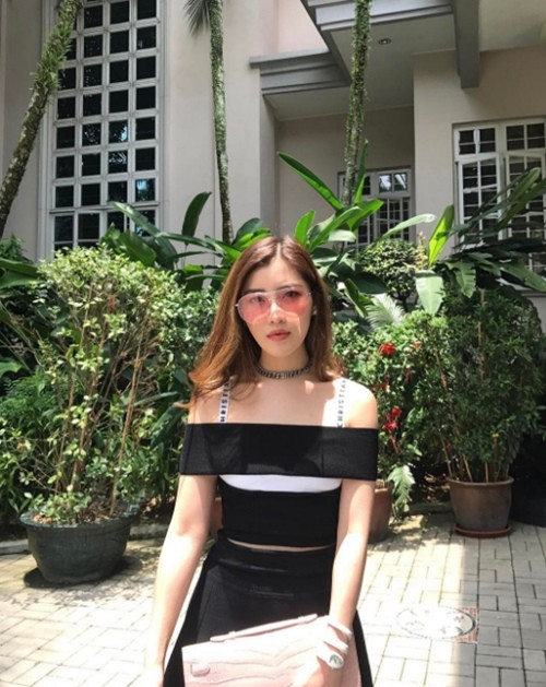Mặt V-line thời thượng và trẻ trung như thiếu nữ đôi mươi