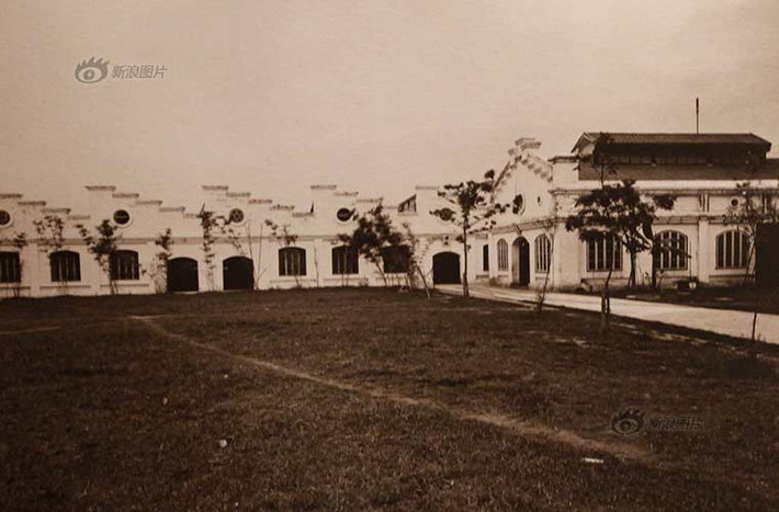 Hình ảnh bên ngoài của xưởng chế tạo quân khí Quảng Đông năm 1910.