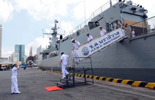 Chuyến thăm Việt Nam của tàu chiến HTMS Narathiwat nhằm tăng cường hợp tác, hiểu biết và tin cậy lẫn nhau giữa quân đội hai nước nói chung và hải quân hai nước nói riêng. Ảnh: QĐND