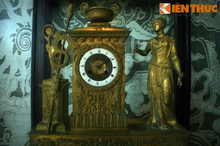 Nhiều cổ vật gắn với cuộc đời vua Khải Định cũng được trưng bày tại đây.