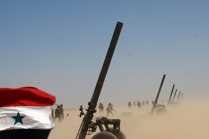 Cuộc tập trận quy mô lớn này được tiến hành vào năm 2012 khi mà đất nước Syria đã bước vào cuộc nội chiến dai dẳng, tàn khốc kéo dài tới tận hôm nay. Khác hẳn với hình ảnh đạo quân mặc lôm côm, vứt bỏ vũ khí tháo chạy khi giao tranh với phiến quân, Quân đội Syria trong cuộc tập trận trở thành đạo quân chính quy, tinh nhuệ và hiện đại. Ảnh: Trận địa súng cối 160mm. Nguồn ảnh: Oryx