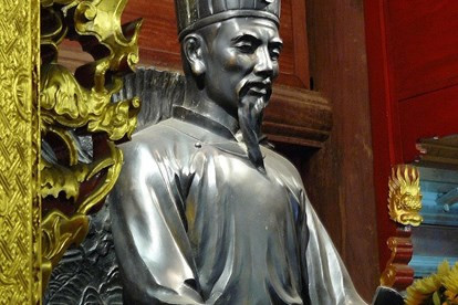 Cuối đời, Chu Văn An sống thanh thản trong cảnh nghèo, vui với lớp học, văn chương. Tháng 11/1370, ông trút hơi thở cuối cùng. Sau khi mất, triều đình đã đưa Chu Văn An vào thờ ở Văn Miếu, xem ông ngang hàng với những bậc thánh hiền ngày xưa.