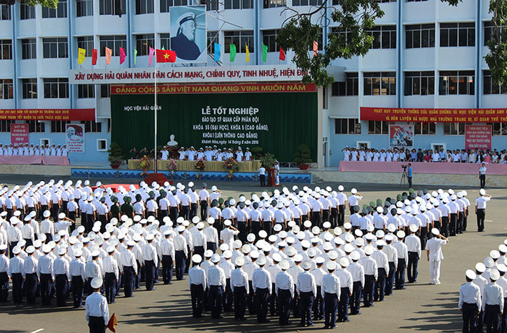 Kết quả tốt nghiệp Học viện Hải quân năm 2015 tốt hơn so với năm 2014. Theo đó, đối với bậc đại học khóa 55 đạt 100% yêu cầu, 35% khá (tăng 5% so với năm 2014); hệ cao đẳng chỉ huy tàu khóa 5 đạt 100% yêu cầu, có 37% khá (tăng 16% so với năm 2014); hệ liên thông cao đẳng khóa 1 đạt 100% khá giỏi (12% giỏi).