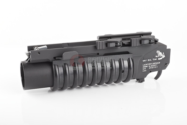 Đi kèm với M4, Mỹ cung cấp cho Philippines các khẩu súng phóng lựu kẹp nòng M203 (có thể gắn lên nòng M16 hoặc M4). Loại vũ khí này dùng để diệt bộ binh ở cự ly gần, tấn công đối phương đang ẩn núp sau chướng ngại vật. Tuy độ chính xác không cao nhưng sức sát thương khá tốt. Nguồn ảnh: Wikipedia