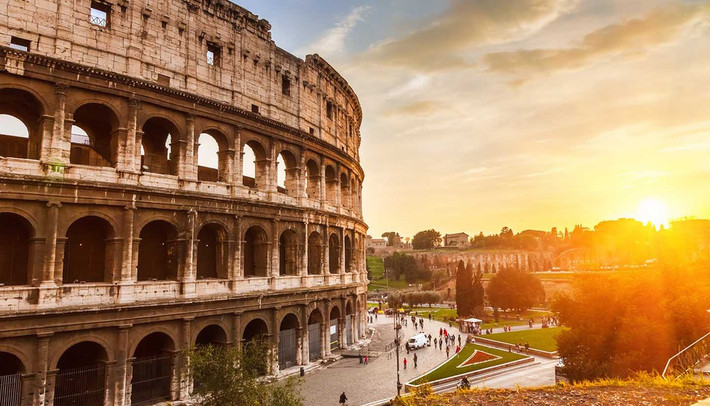 Theo thống kê của Tổ chức Du lịch Thế giới, quốc gia Italy liên tiếp nằm trong top 5 nước đông khách quốc tế nhất hai năm qua. Năm 2017, có 58,3 triệu lượt khách tới đây. Đất nước này sở hữu nhiều đặc điểm khác biệt về thiên nhiên, nền văn hóa, kiến trúc, ẩm thực phong phú.