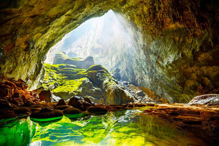 Nằm ở tỉnh Quảng Bình, miền Trung Việt Nam, vườn quốc gia Phong Nha-Kẻ Bàng có diện tích 123.326 ha trong đó phân khu bảo vệ nghiêm ngặt là 100.296 ha; phân khu phục hồi sinh thái là 19.619 ha…