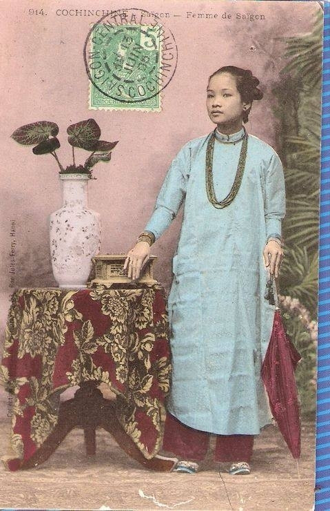 Tuy vậy, cuộc đời cô Ba về sau này lại gặp phải biến cố. Tên biện lý người Pháp Jaboin ỷ thế làm càn, trêu ghẹo mẹ cô Ba, khiến ông Chánh, bố cô Ba cầm súng bắn chết.