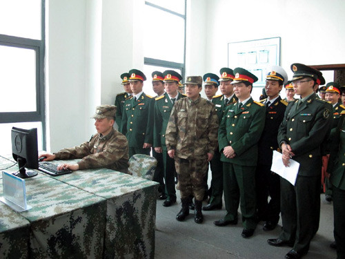 Tiếp theo chương trình giao lưu sĩ quan trẻ Việt-Trung, ngày 18/3, tại Bắc Kinh, Đoàn sĩ quan trẻ Quân đội nhân dân Việt Nam đã đến thăm và tìm hiểu tình hình sinh hoạt, rèn luyện của sĩ quan trẻ Sư đoàn 6 Tăng thiết giáp, Quân Giải phóng nhân dân Trung Quốc.