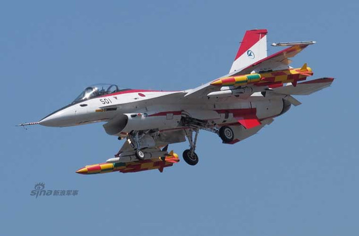 Tiêm kích đa năng F-2 của Nhật Bản bay thử nghiệm với 2 quả đạn tên lửa chống hạm siêu thanh XASM-3 có thể đạt tầm bắn 150km, tốc độ bay Mach 3. Với XASM-3, Nhật Bản sẽ tăng cường đáng kể khả năng phòng vệ trên biển Hoa Đông.