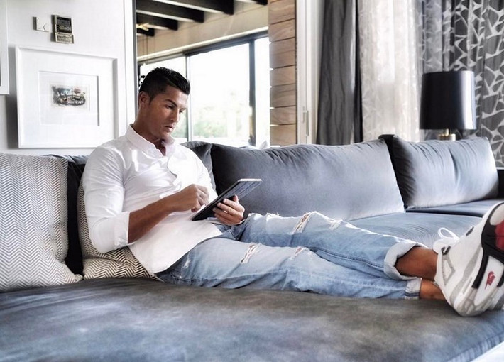 Bên trong ngôi biệt thự có rất nhiều không gian để Ronaldo thư giãn.