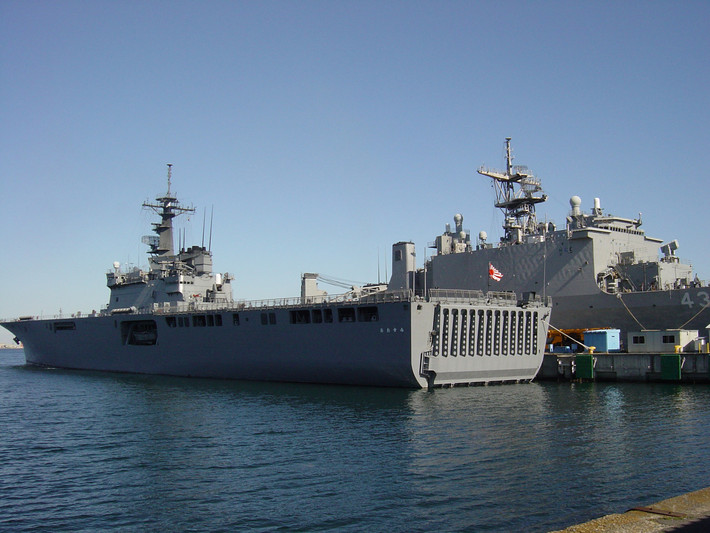 Trong Lực lượng Phòng vệ biển Nhật Bản (JMSDF), lớp Osumi được miêu tả thuộc lớp tàu đổ bộ xe tăng. Tuy nhiên, nó có khả năng triển khai cho nhiều nhiệm vụ khác như tàu đổ bộ đa năng. Nhật Bản đã chế tạo tổng cộng 3 chiếc thuộc lớp Osumi gồm: JDS Osumi (LST 4001); JDS Shimokita (LST 4002) và Kunisaki (LST 4003) được biên chế lần lượt vào các năm 1998, 2002 và 2003.