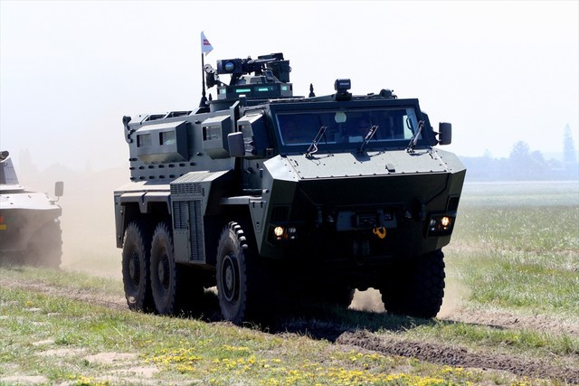 RG-35 do Land System OMC và BAE System Nam Phi nghiên cứu chế tạo, đây là mẫu xe MRAP đang được sử dụng rộng rãi trong quân đội Nam Phi. RG-35 rất ấn tượng bởi kiểu thiết kế hầm hố và tháp pháo tự động hoàn hảo. RG-35 chở theo được 15 lính (bao gồm cả xạ thủ), xe có trọng lượng 18,1 tấn, lắp đặt động cơ V6 Cummins diesel 550 mã lực cho tốc độ rất "khủng" 115 km/h, tầm hoạt động 1.000 km. Ngoài ra, xe còn có cả phiên bản 4x4 nhỏ gọn hơn.