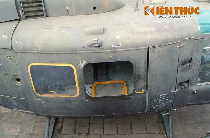 Trực thăng UH-1 có thiết kế kiểu nửa thân liền (semi monocoque) với thân máy bay bằng kim loại. Nó có chiều dài (tính cả cánh quạt) là 17,40m, rộng (tính phần thân) 2,62m, cao 4,39m, trọng lượng rỗng 2,36 tấn, trọng lượng cất cánh tối đa 4,3 tấn.