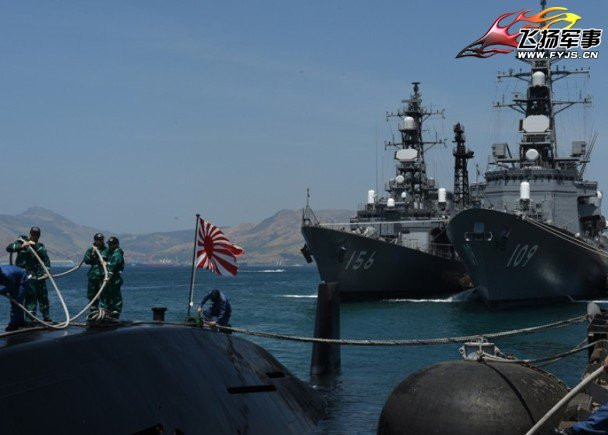 Ngoài tàu ngầm Oyashio, JMSDF còn triển khai hai tàu khu trục Ariake (109) và Setogiri (156) đi kèm hộ tống.