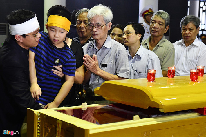 Giáo sư Phan Huy Lê ra đi khi đang tập trung cao độ để hoàn thành bộ Quốc sử Việt Nam có quy mô 25 tập chính sử và 5 tập biên niên sử. Đây là bộ sách biên soạn về lịch sử đồ sộ nhất trong suốt chiều dài lịch sử đất nước.