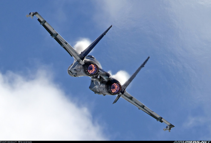 Động cơ mới giúp tiêm kích Su-35S có khả năng siêu cơ động trên không, vượt trội thế hệ Su-27/30.