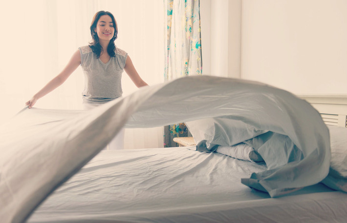 Chỉ với 1 hành động nhỏ là dọn giường, bạn sẽ có cảm giác được hoàn thành công việc đầu tiên trong ngày, trở nên năng động, tự tin hơn và sẵn sàng cho các hoạt động tiếp theo.