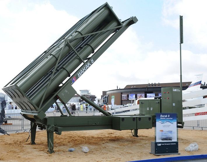 Israel miêu tả Barak 8 là hệ thống phòng không - phòng thủ tên lửa tầm xa, tiên tiến có khả năng tấn công nhiều mục tiêu cùng lúc, bao quát phạm vi 360 độ với bệ phóng thẳng đứng, tên lửa dùng đầu dẫn radar chủ động, hai kênh dẫn dữ liệu.... Ảnh bệ phóng thẳng đứng của Barak 8.