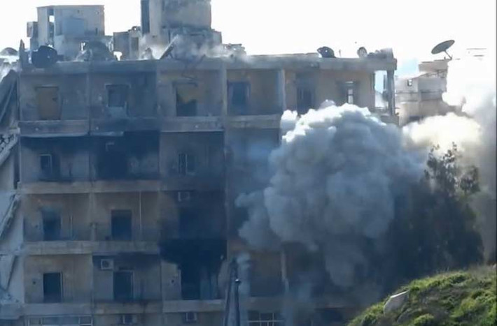 Nhiều khả năng, trong tòa nhà này có các binh sĩ Quân đội chính phủ Syria đang chiến đấu.