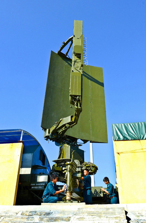 Đài radar cảnh giới 36D6 do Ukraine sản xuất, được thiết kế để phát hiện mục tiêu trên không và nhận diện địch – ta. Đài có khả năng phát hiện các mục tiêu bay thấp và rất thấp trong môi trường nhiễu chủ động - bị động mạnh (tầm giám sát cự ly xa nhất 115km, độ cao lớn nhất tới 27km).