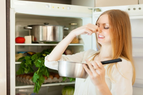 Chắc hẳn trong số đồ ăn dưa thừa này có nhiều thứ không dùng được nữa bởi thực phẩm chín như bánh chưng, giò, chả, thịt nguội… dù được bảo quản trong tủ lạnh vẫn có thể hỏng.