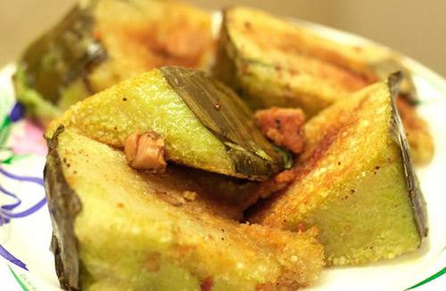 Những miếng bánh chưng còn dư thừa, bạn có thể chiên chúng lên ăn kèm với dưa, củ kiệu, hoặc Cách khác bạn có thể dùng bánh dàn mỏng và cho các miếng xúc xích cùng ít sợi dưa chua vào cuộn lại như gói giò chả, sau đó chiên giòn, cắt lát ăn rất lạ miệng.
