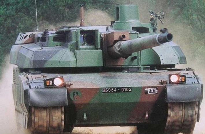 Hỏa lực của Leclerc cũng thuộc hàng "không phải dạng vừa đâu" với pháo chính 122mm có thể bắn liên tục đến 12 phát/phút, bắn chính xác mục tiêu di động...