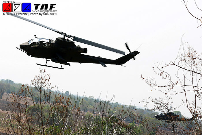 …và trực thăng tấn công AH-1F Cobra.