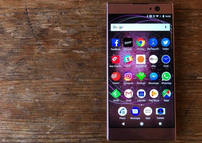 8. Sony Xperia XA2, một phiên bản nhỏ hơn của XA2 Ultra, nó có pin nhỏ hơn, nhưng vẫn vượt trội so với hầu hết các điện thoại khác trên thị trường.