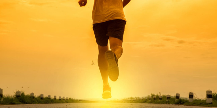 Nên hạn chế các môn thể thao trong phòng máy lạnh hay tập trung đông người, như phòng gym, hồ bơi.