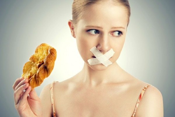 Hạn chế đồ dầu mỡ, đồ chiên rán, đồ ngọt: Những thực phẩm này cung cấp nhiều năng lượng, nhưng gây đầy bụng khó tiêu, không cung cấp đủ đạm và các vitamin cơ thể cần cho hệ miễn dịch.