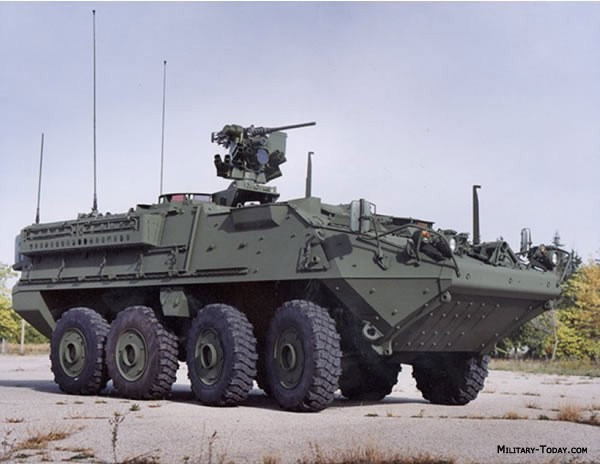 Xe bọc thép chở quân Stryker được thiết kế dùng cho bộ binh phản ứng nhanh. Xe được trang bị tháp pháo điều khiển từ xa hiện đại, thân xe bọc giáp chắc chắn, trang bị lốp "run-flat" có thể tiếp tục chạy ở tốc độ cao khi bị bắn thủng. Stryker có thể chở theo 9 binh lính với đầy đủ trang bị. Ảnh: Military Today