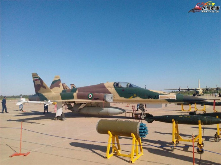 Dựa trên thiết kế tiêm kích F-5 của Mỹ, Iran cũng tự phát triển mẫu tiêm kích nội địa Saegheh (thần sấm). Tuy nước này tuyên bố, “thần sấm” mạnh ngang ngửa F/A-18 Mỹ nhưng thực ra theo một số đánh gia nó chẳng qua là sự sửa đổi nhỏ phần đuôi máy bay tiêm kích F-5, bổ sung thêm một cánh đuôi đứng.