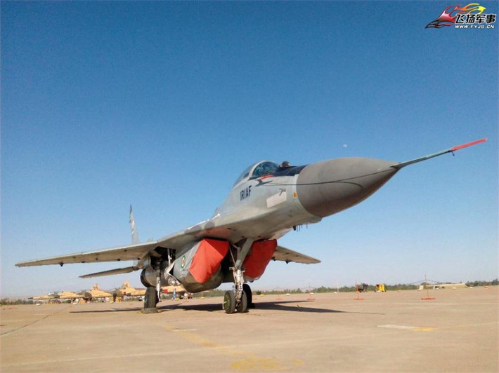 Bên cạnh đó, Iran còn có máy bay tiêm kích hạng nhẹ MiG-29 do Nga sản xuất.
