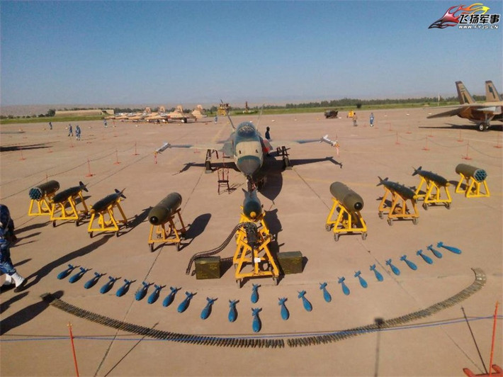 Saegheh trưng bày cùng số lượng vũ khí nhỏ, kém xa F/A-18.