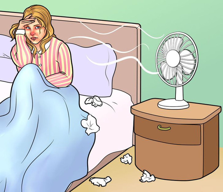 Không đặt quạt ở đầu gió: Bạn nên đặt quạt ở vị trí thông thoáng với ít vật cản gió. Đặt quạt hướng ra các ô cửa mở, cửa thông gió, giếng trời... để không khí trong phòng lưu thông hiệu quả; không đặt quạt ở đầu gió vì điều này sẽ khiến quạt đẩy không khí nóng từ bên ngoài vào khi trời đang oi bức.