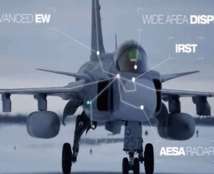Cùng với những cải tiến về khung thân, JAS-39 Gripen E còn được trang bị radar và động cơ phản lực mới có công suất mạnh hơn cho phép nâng tầm hoạt động và tải trọng vũ khí mang theo.