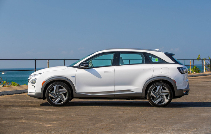 Là mẫu xe thay thế cho Tucson FCV, Nexo được xây dựng trên nền tảng của Tucson FCV nhưng trang bị thêm những công nghệ tiên tiến nhất của Hyundai. Bên cạnh đó, Nexo cũng sở hữu thiết kế đẹp và ấn tượng hơn.