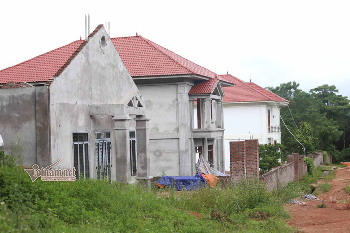 Nhà đang được hoàn thiện.