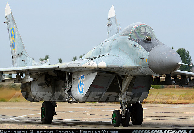 Không quân Ukraine hiện có trong tay 35 chiếc tiêm kích MiG-29S/UB, tuy nhiên hiện chỉ có 21 chiếc đảm bảo đủ yêu cầu sẵn sàng chiến đấu. Việc duy trì các MiG-29 gặp không ít khó khăn do nước này tự đóng băng quan hệ hợp tác với nước Nga.