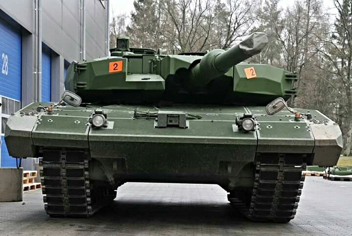 Dự kiến, trong quý IV năm 2016, công ty Rheinmetall sẽ bàn giao toàn bộ số 61 xe tăng Leopard 2RI theo đơn hàng đã ký kết với Quân đội Cộng hòa Indonesia. Theo nguồn tin cơ quan chính quyền Indonesia, quân đội nước này đang rất nóng lòng lô xe tăng chủ lực hiện đại này.