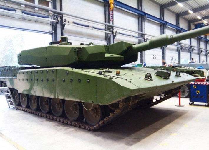 Truyền thông Indonesia cũng công bố hai hình ảnh rõ nét về mẫu xe tăng Leopard 2RI dành cho Quân đội Indonesia (RI là viết tắt của cụm từ “Republic of Indonesia” – Cộng hòa Indonesia).