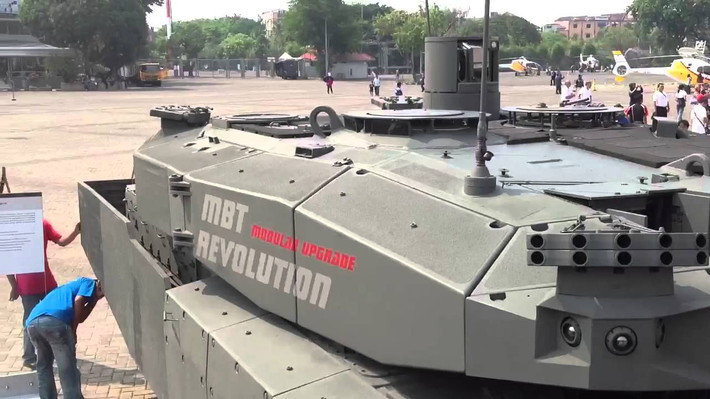 Ngoài module giáp AMAP, xe tăng Leopard 2RI còn được trang bị các ống phóng lựu đạn gây nhiễu ROSY có thể tạo màn khói che mù khí tài địch trong vòng 0,6 giây.
