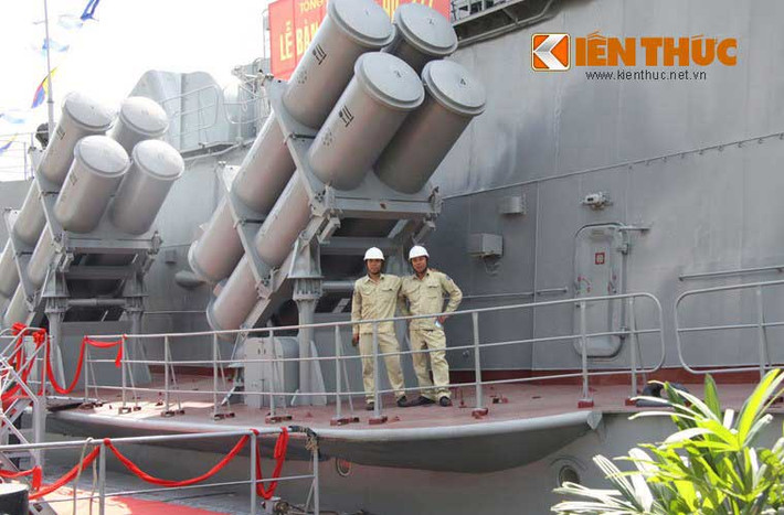 Tuy Uran-E là loại tên lửa hiện đại, mạnh mẽ nhưng tầm bắn 130km vẫn thuộc loại ngắn, ngoài ra tốc độ cận âm thì chưa chắc đã có thể vượt qua hệ thống phòng thủ tàu chiến ngày càng hiện đại. Có lẽ chính vì vậy mà Việt Nam mới nghiên cứu trang bị tên lửa chống hạm mới cho các tàu Molniya tiếp theo.