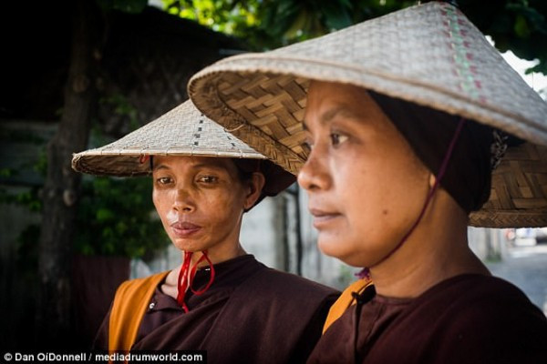 Chia sẻ về cuộc hành trình, nhiếp ảnh gia Dan O’Donnell nói: “Myanmar là đất nước hiếu khách nhất mà tôi từng đến. Nếu như không có các phương tiện truyền thông, có lẽ sẽ chẳng bao giờ tôi biết được những điều khủng khiếp mà phụ nữ ở đây phải trải qua“.