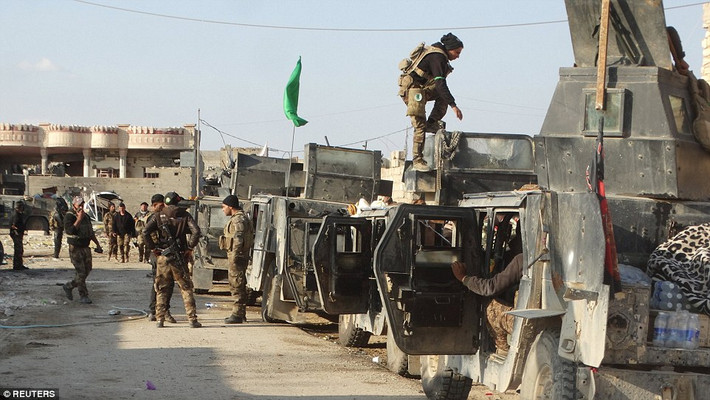 Quân đội Iraq tập trung lực lượng và vũ khí trước trận đánh quyết định giải phóng toàn bộ thành phố Ramadi khỏi ách chiếm đóng của phiến quân IS.
