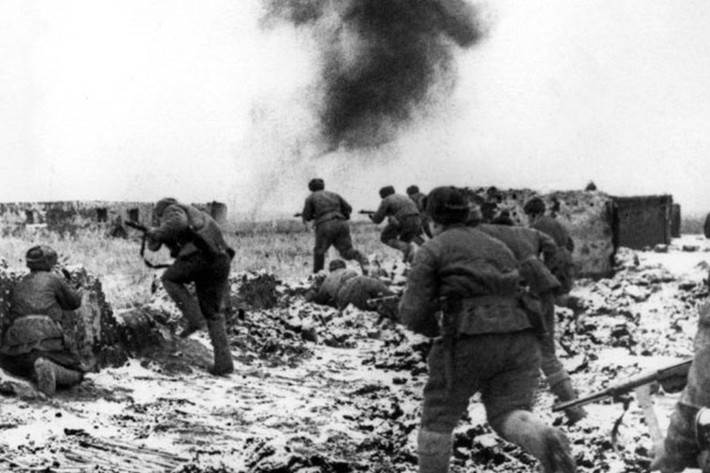 Hồng quân Liên Xô truy kích quân Đức trong trận Stalingrad lịch sử, đảo ngược cục diện Chiến tranh Thế giới thứ 2. (Nguồn: POP Lyft)