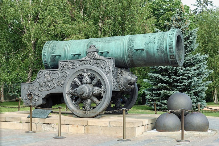 Pháo Vua được đúc theo sắc chỉ của Sa hoàng Feodor Ivanovich năm 1586. Chiều dài khẩu pháo Vua là hơn 5 mét, trọng lượng 39 tấn, đường kính nòng súng - 1,2 mét. (Nguồn: Sputnik)