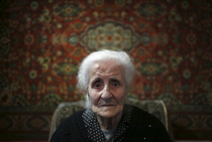 Cụ bà Silvard Atajyan, 103 tuổi, nhớ lại khi quân đội Pháp cứu gia đình bà khỏi "Cuộc tàn sát người Armenia" năm 1915. Năm 1914, ước tính có khoảng 2 triệu người Armenia ở Đế quốc Ottoman.